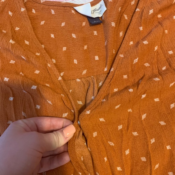 SOLD Universal Thread Wrap Blouse - Picture 6 of 8